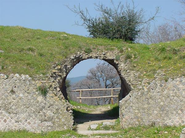 ROSELLE - INGRESSO DEL TEATRO ROMANO