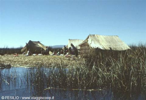 LAGO TITICACA - ISOLE GALLEGGIANTI DEGLI HUROS