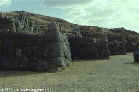 SACSAHUAMAN - LE MURA DELLA FORTEZZA