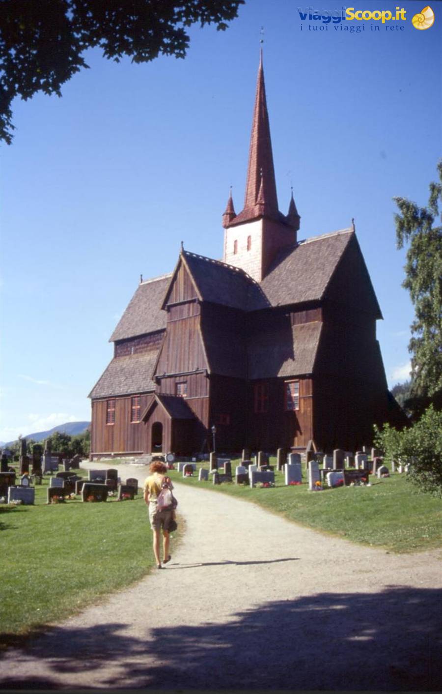 DOVRE LA CHIESA IN LEGNO