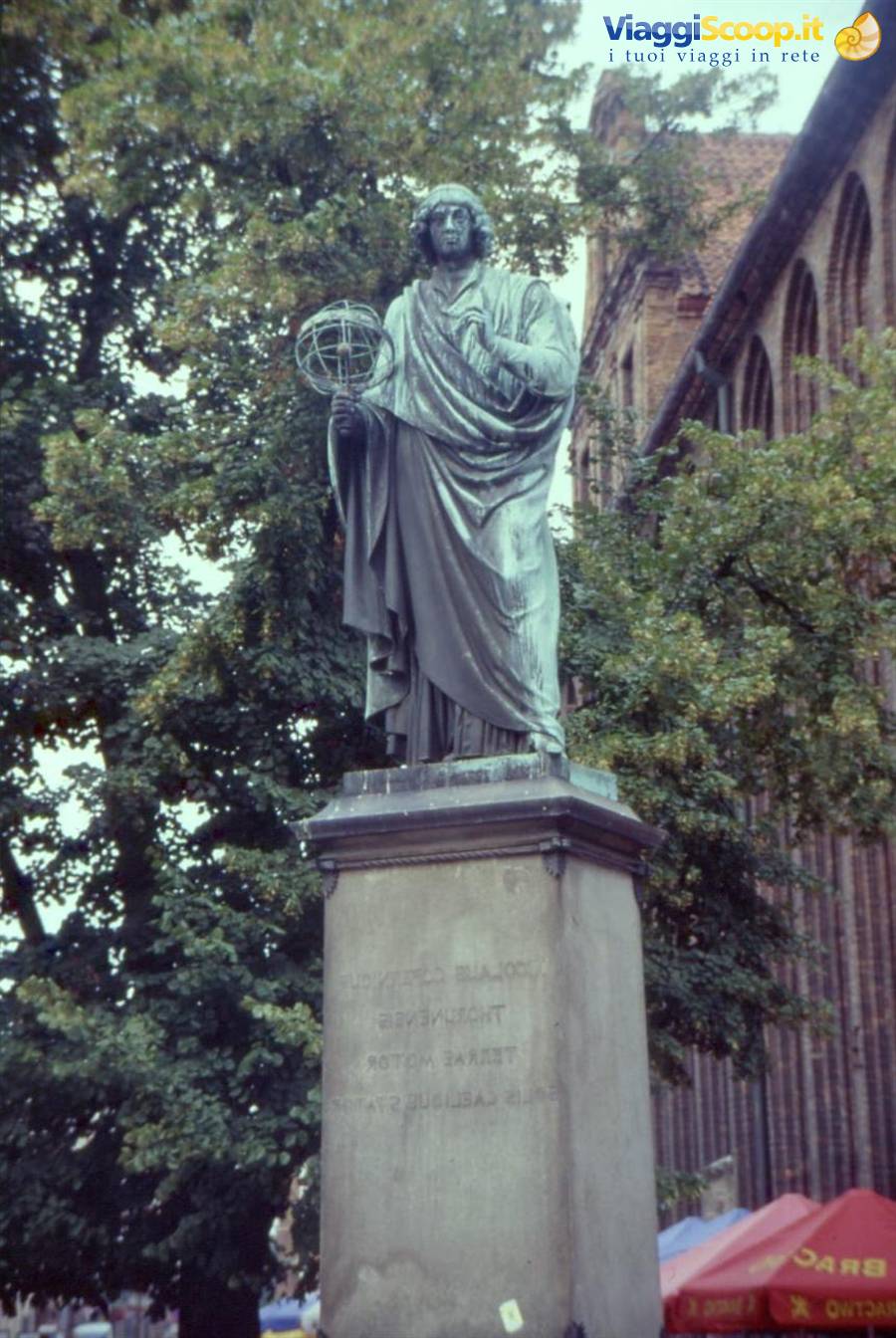 TORUM - STATUA DI COPERNICO