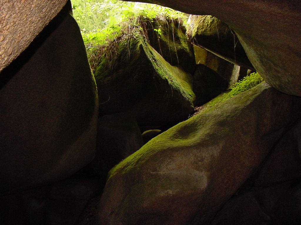 HUALGOAT - LA GROTTA