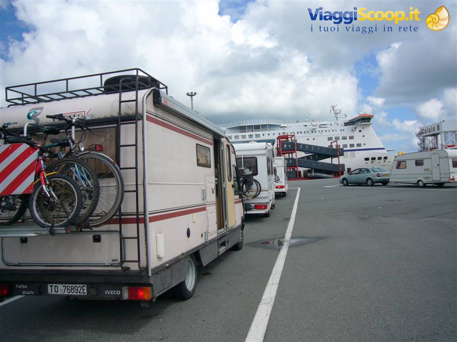 CALAIS - IN ATTESA DELL'IMBARCO