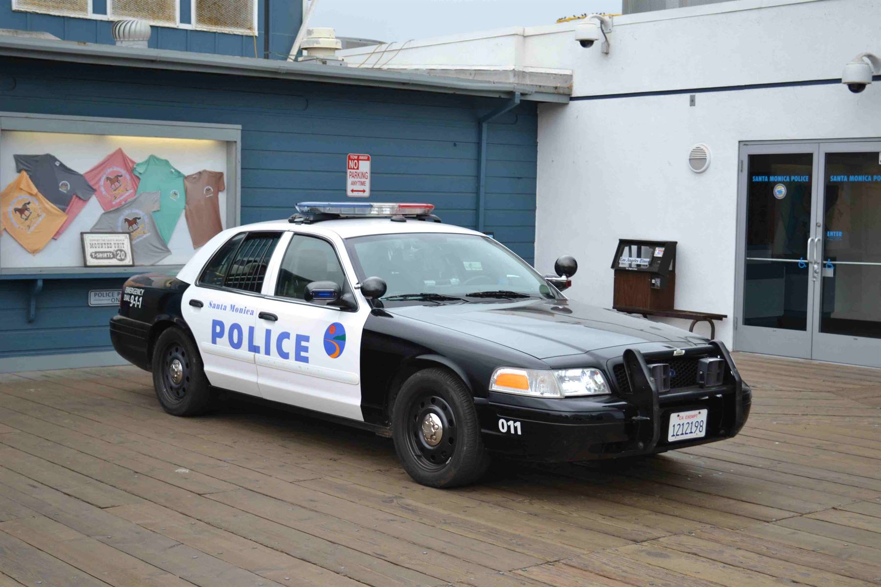 Polizia californiana sul pier di Santa Monica