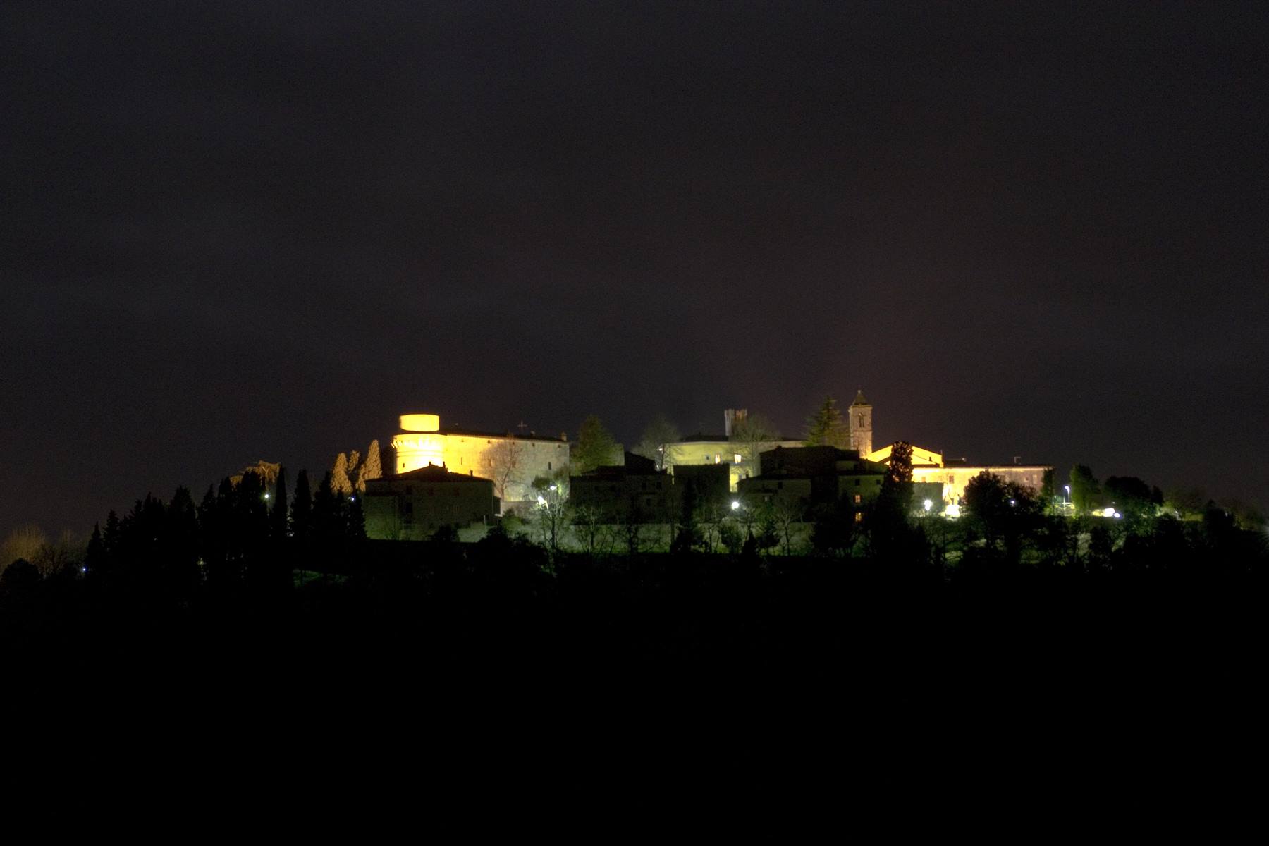 Vista notturna di Trequanda