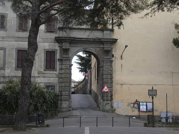 Porta di accessi al centro storico Montefiascone