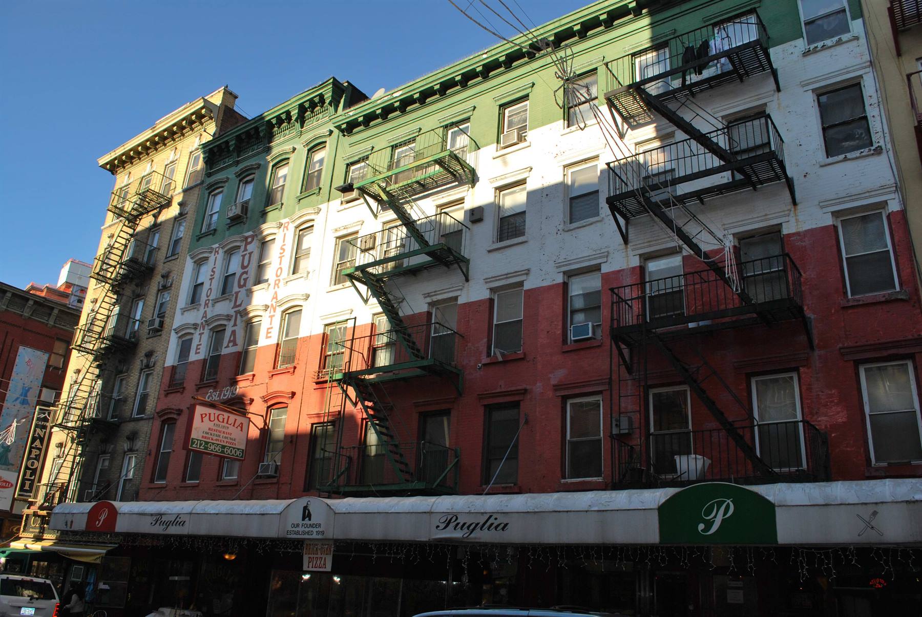 Palazzo tricolore a Little Italy