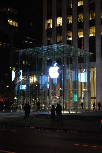 Il negozio della Apple sulla 5th avenue aperto H24/7!