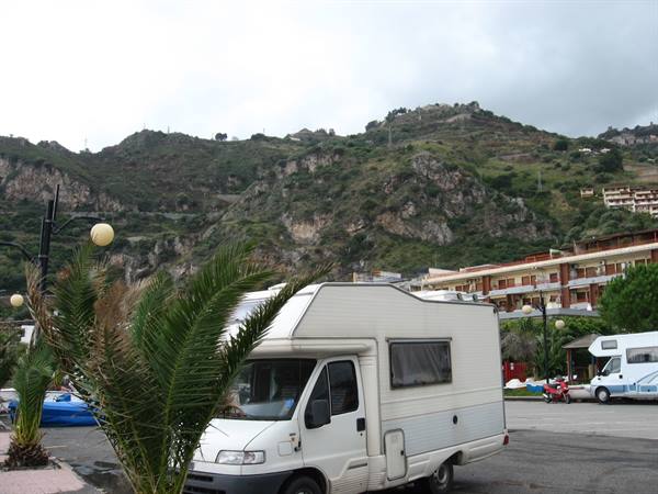 Sant'Alessio Siculo e il nostro compagno di viaggio