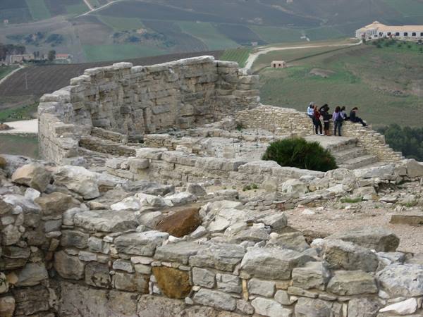 Segesta : l'anfitetro e la zona archeologica