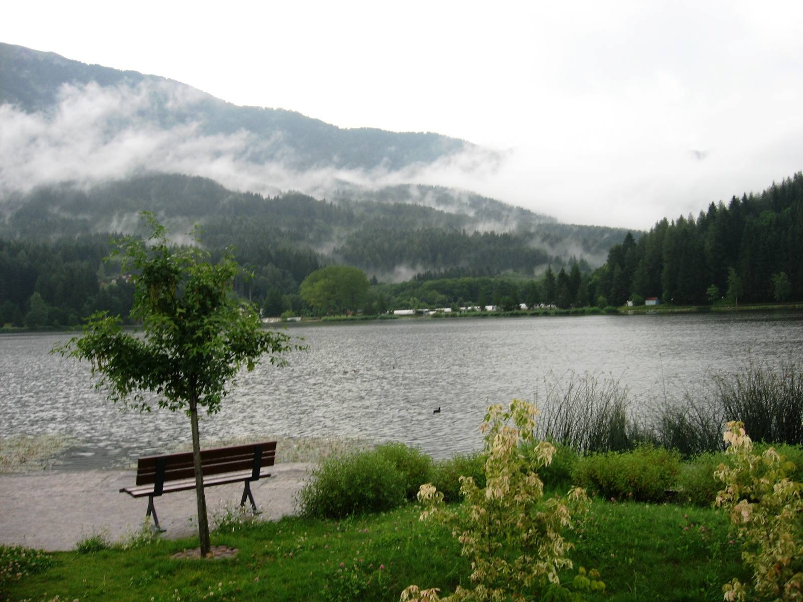 lago di Serraia con la pioggia