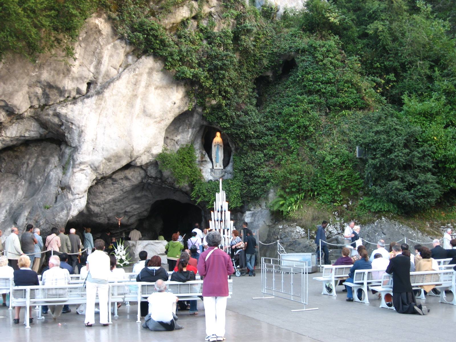 la grotta di Massabielle