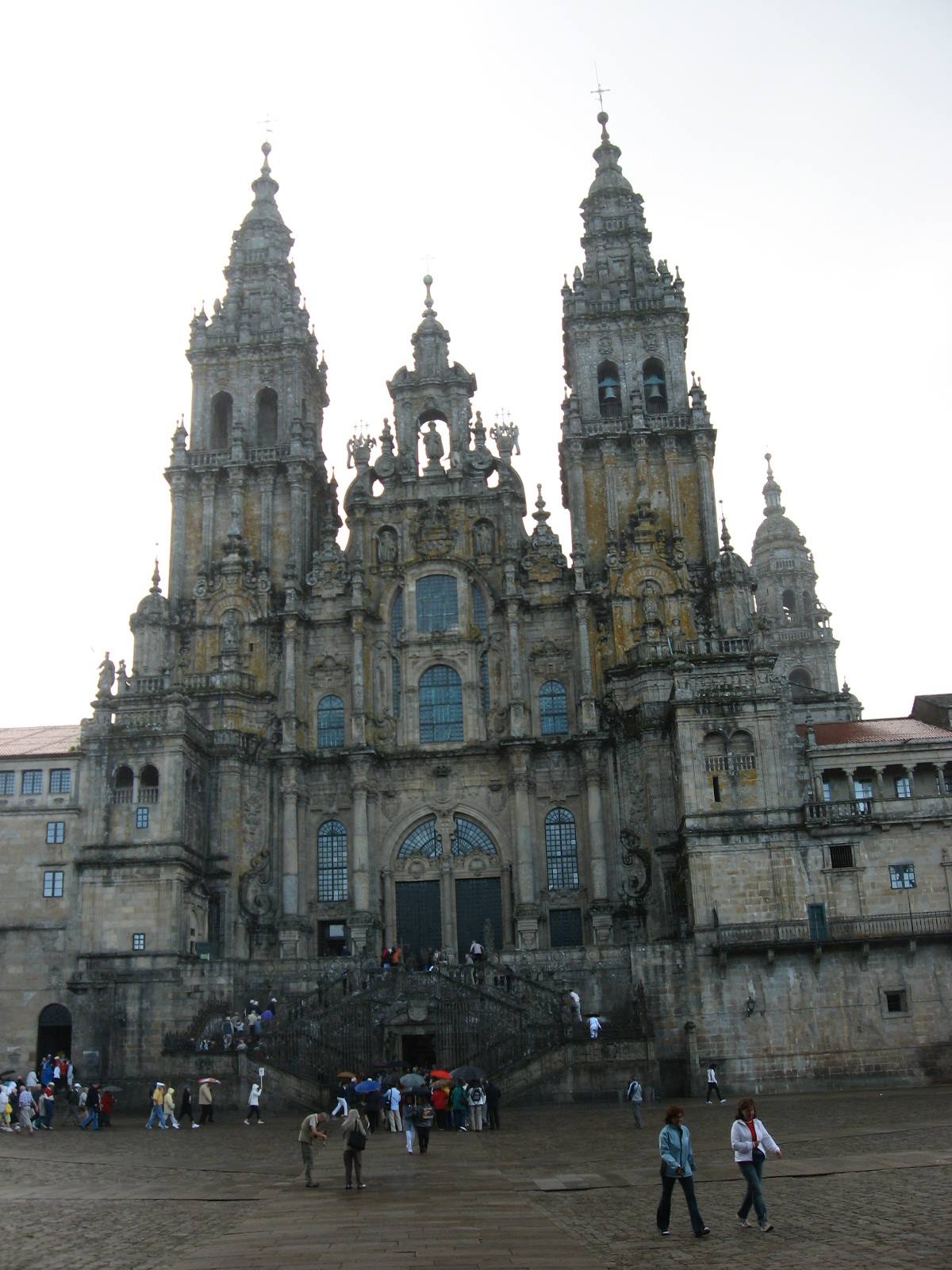 la cattedrale con il sole