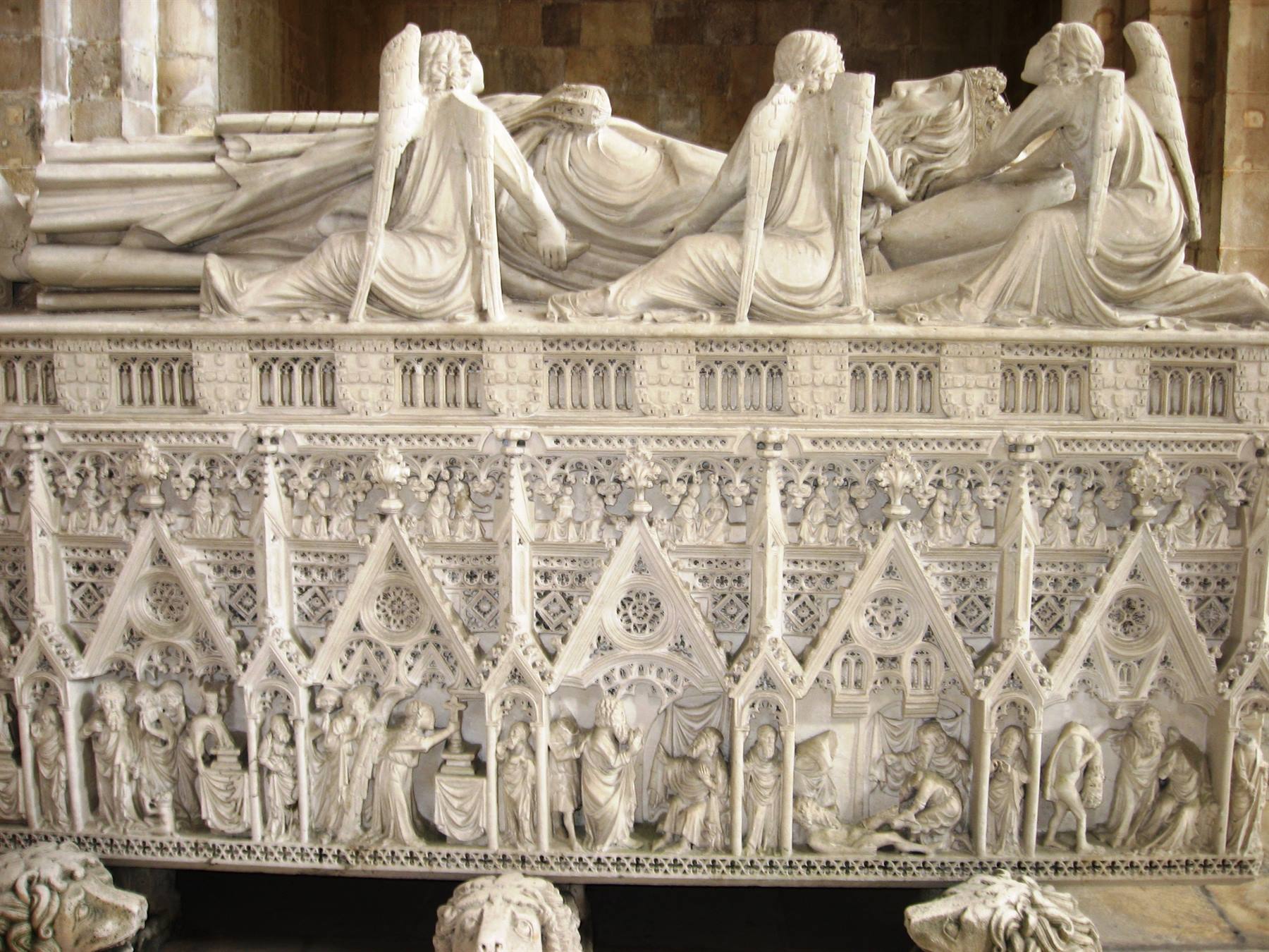 Alcobaca : la chiesa e la tomba del re