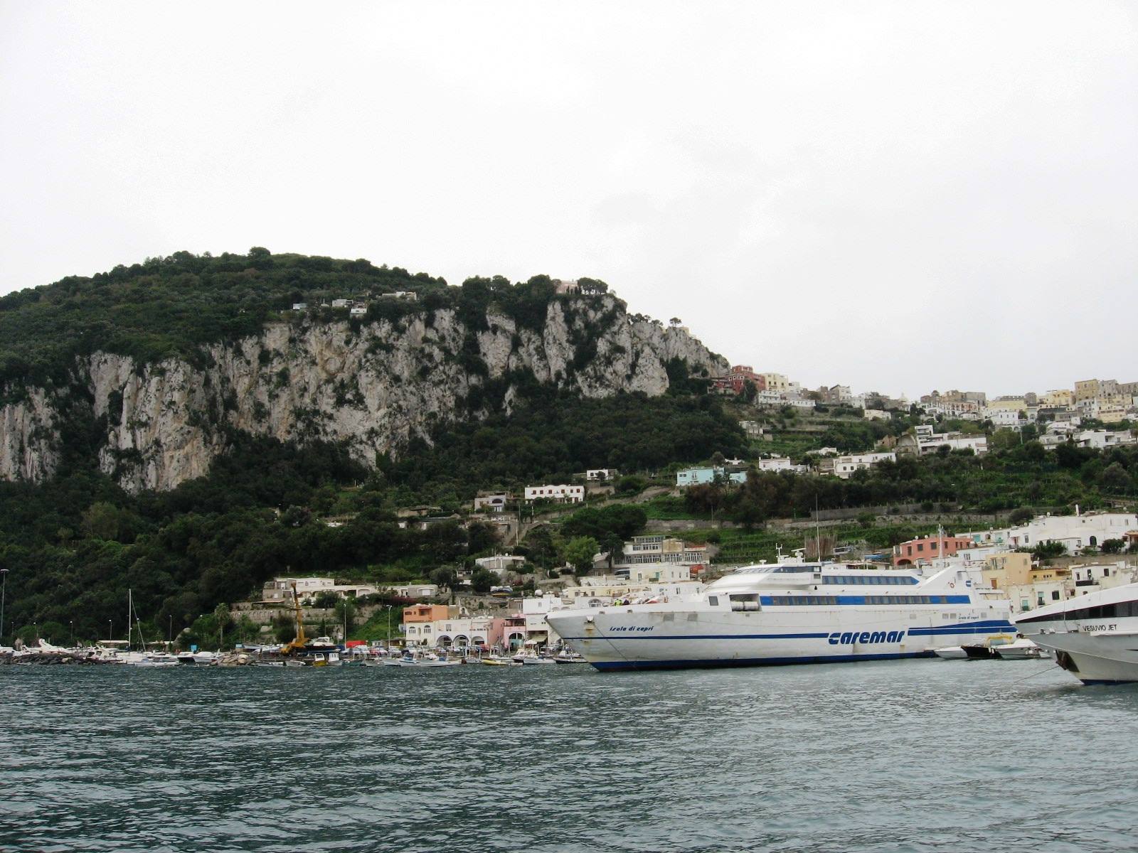 Isola di Capri : marina grande