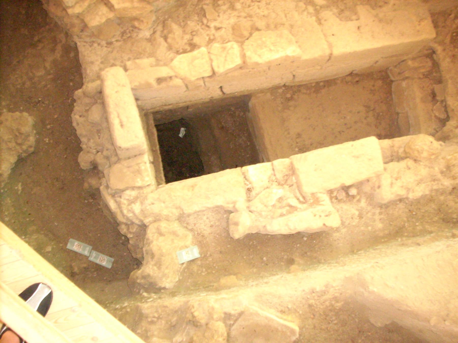 tomba micenea all'interno