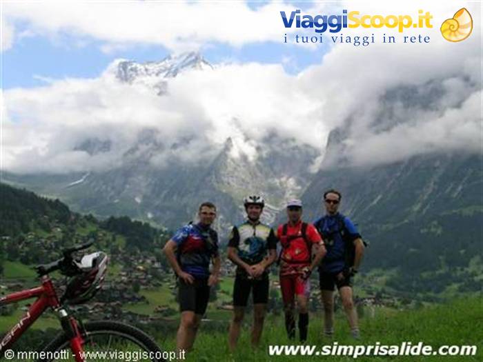 Le cime maestose che circondano Grindelwald