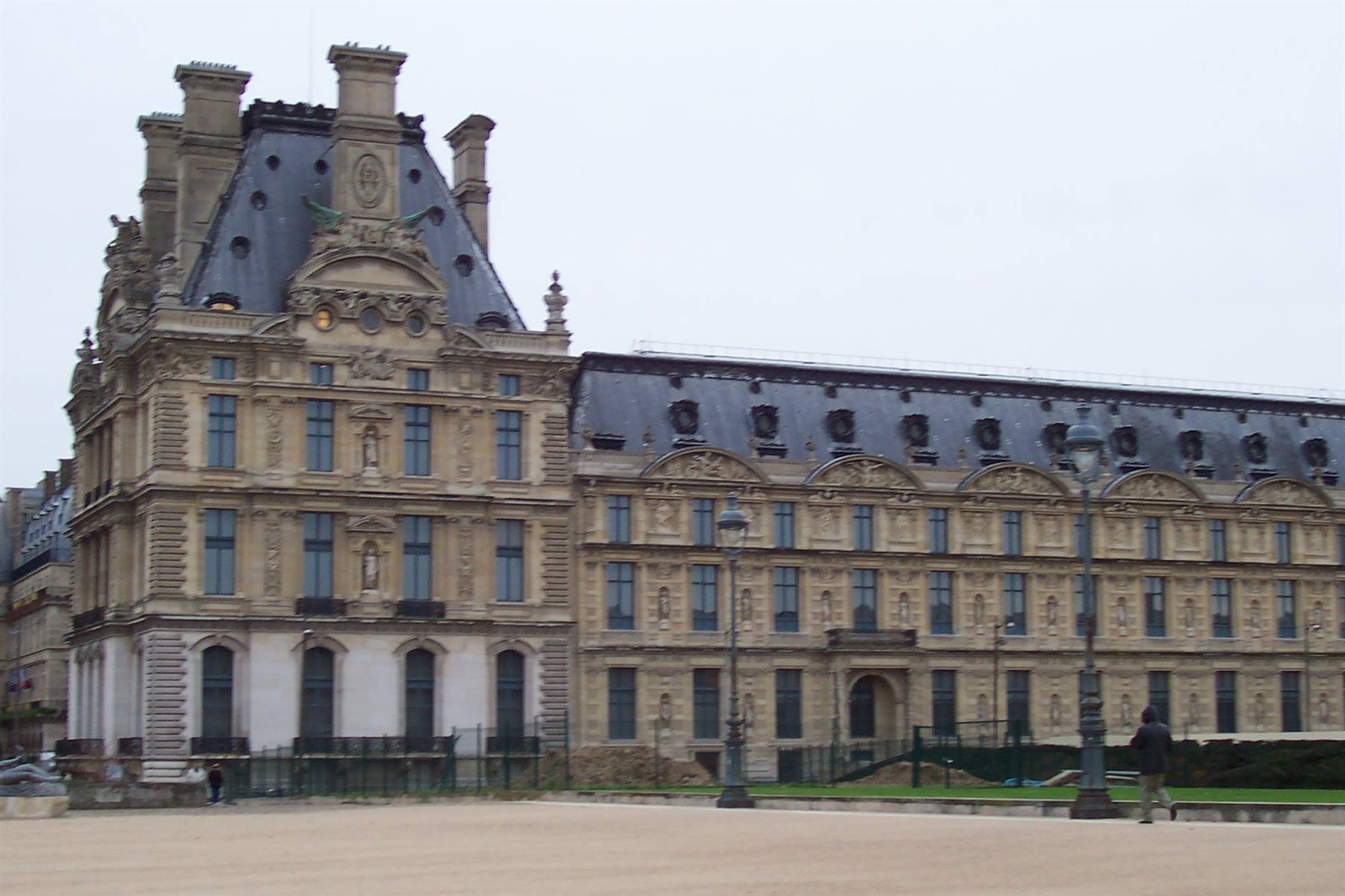 LOUVRE