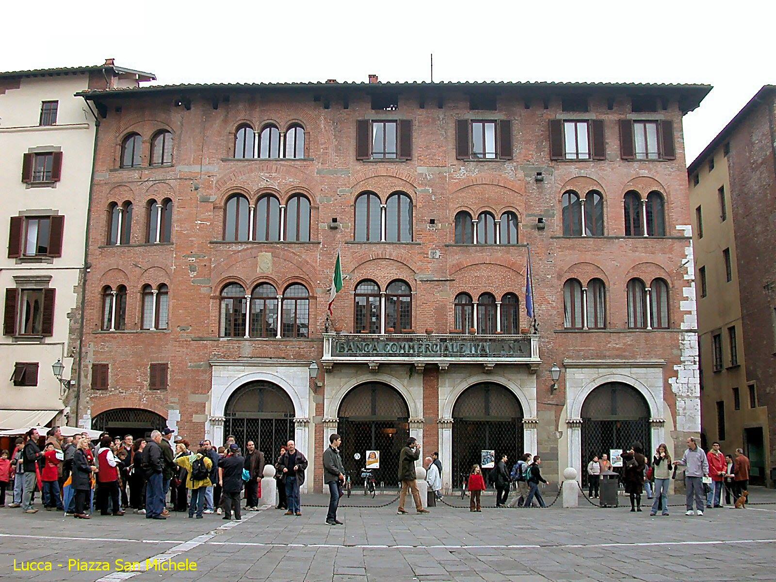 Lucca - Piazza San Michele