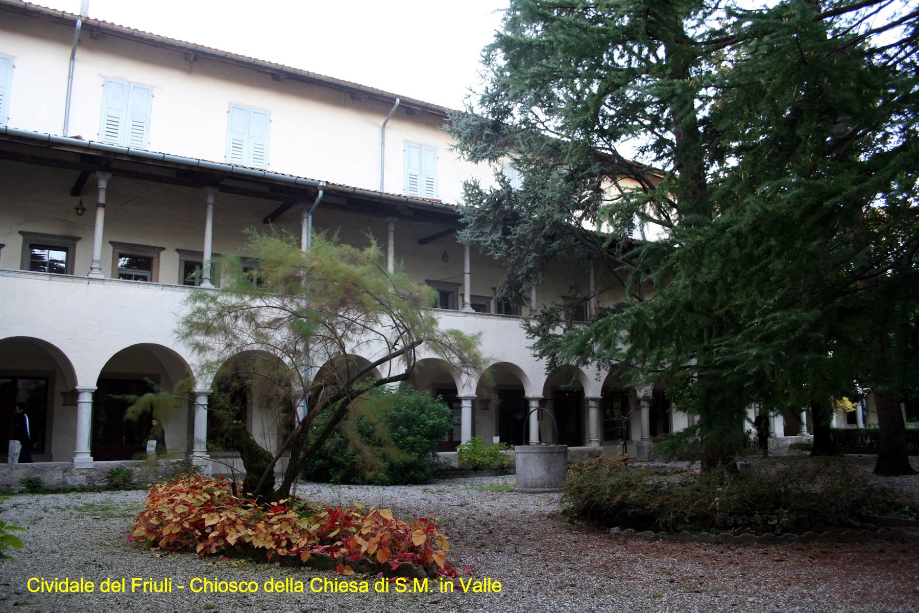 Cividale del Friuli - Chiosco della Chiesa S.M. in Valle