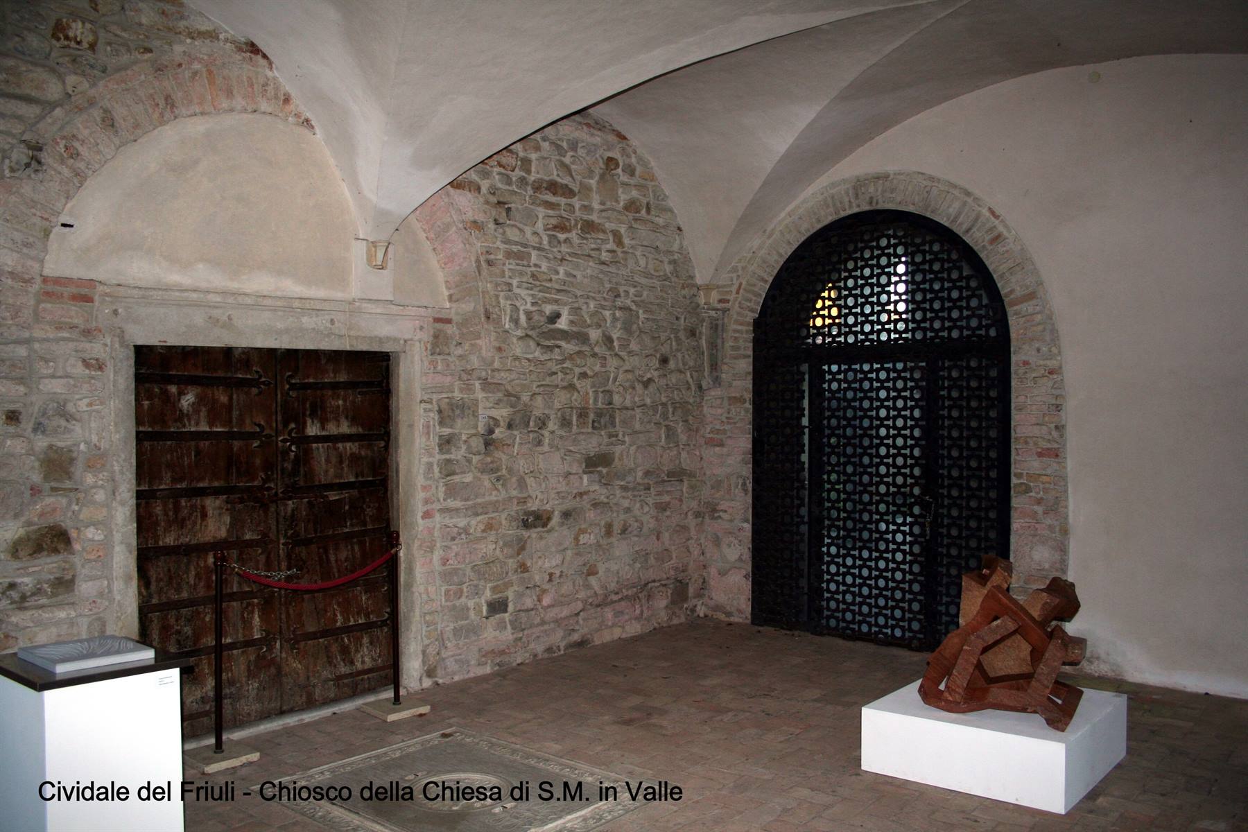 Cividale del Friuli - Chiosco della Chiesa S.M. in Valle