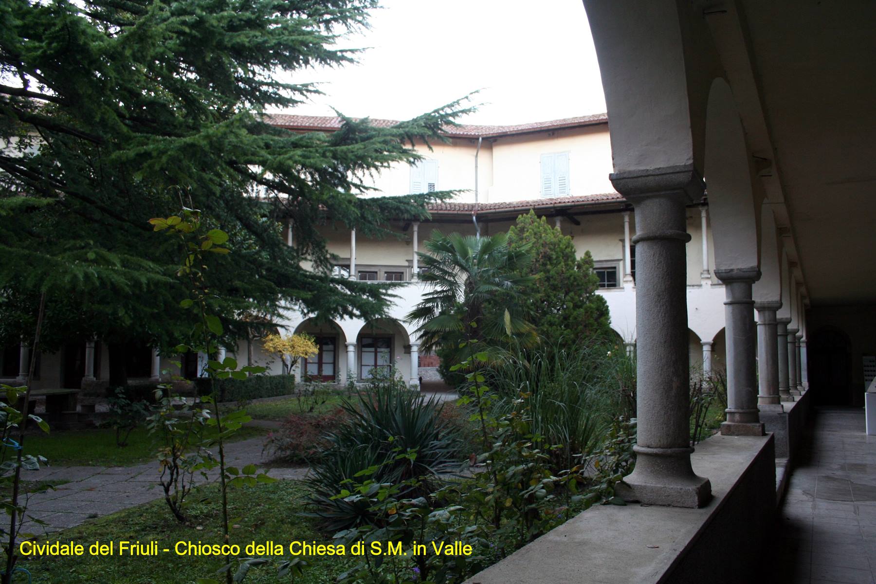 Cividale del Friuli - Chiosco della Chiesa S.M. in Valle