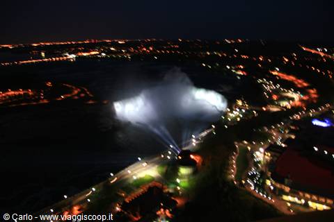 Vista notturna da Skylon Tower