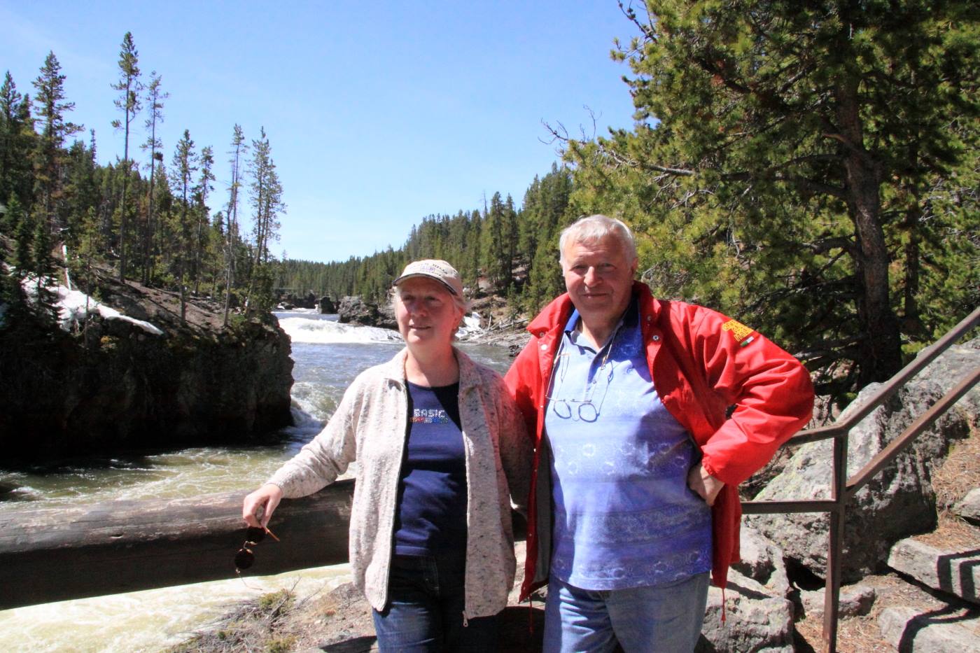 Yellostone Park - Brink of Upper Falls