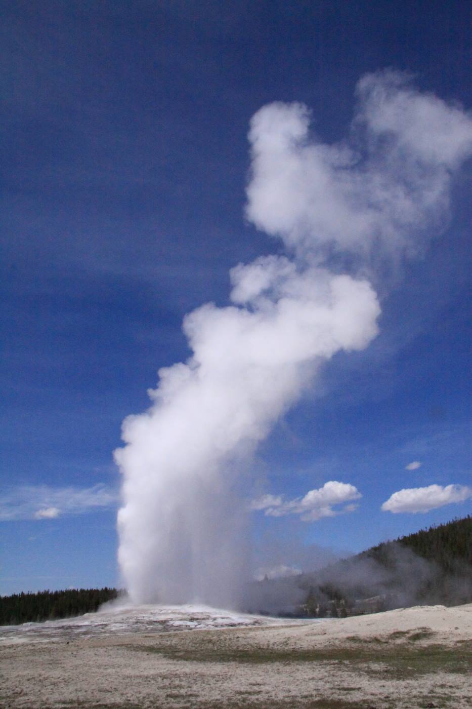 Yellostone Park - Old Faithful Geyser Basin