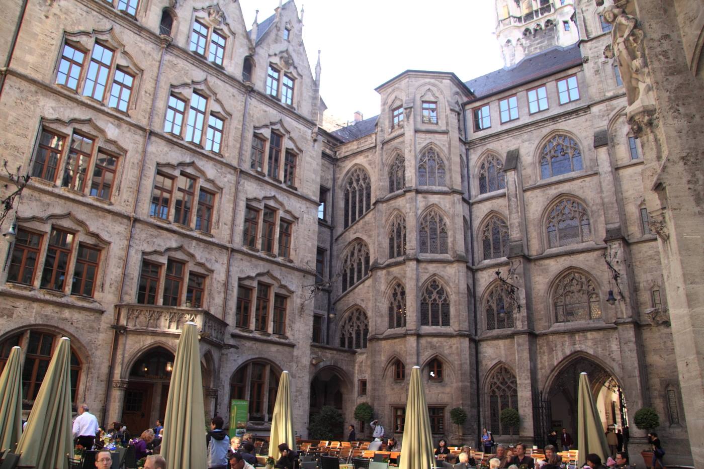 Monaco - Neues Rathaus - cortile interno