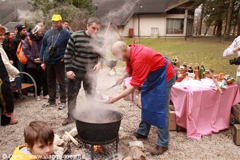 Campeggio Bled - il Goulash cotto nel paiolo