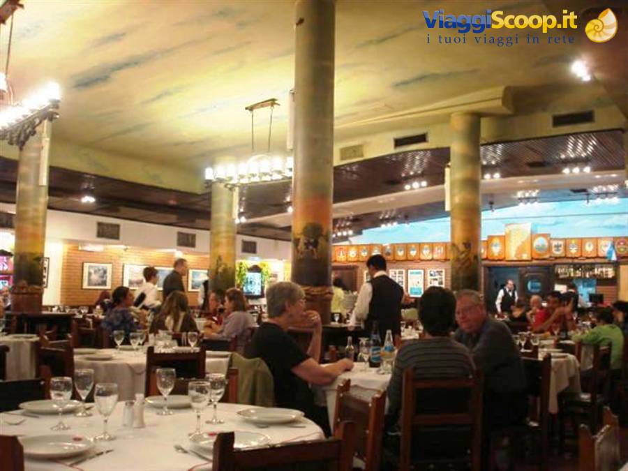 L'interno del ristorante La Estancia.