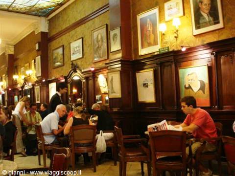 Il famoso Caffè Tortoni.