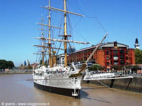 Nave scuola Presidente Sarmiento.