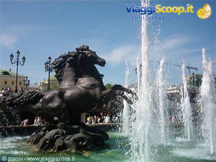 Fontana sulla Piazza del Maneggio