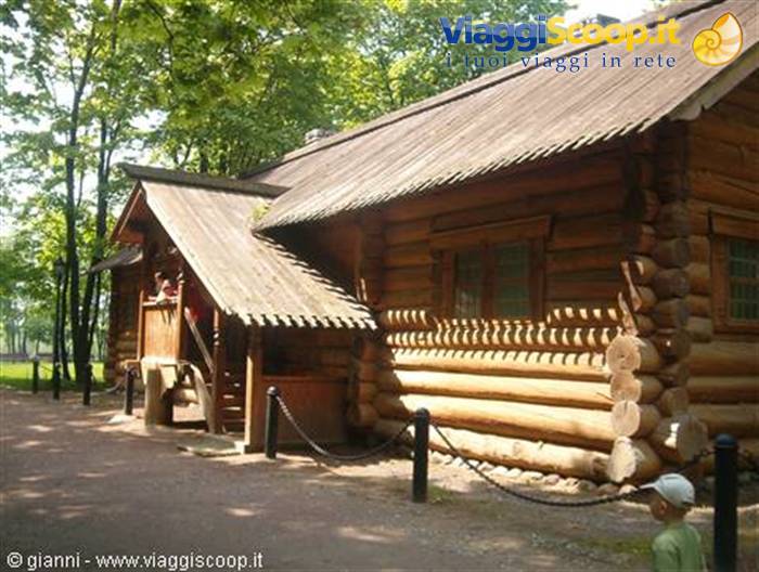 Kolomenskoje, la casa di caccia di Pietro il Grande, portata dalla Siberia.