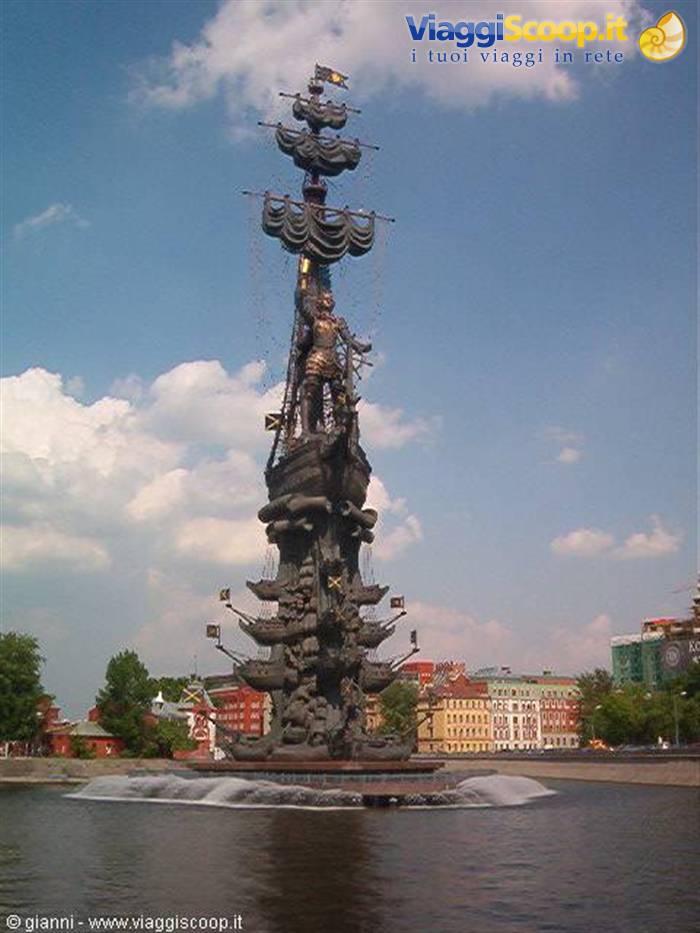 Monumento a Pietro I, sulla Moscova