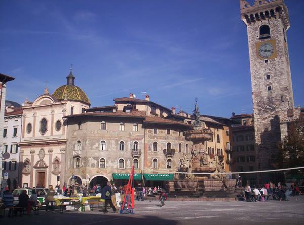 Trento, Piazza Cesare Battisti