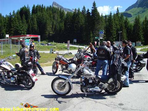 Pausa prima di affrontare il passo del San Bernardino