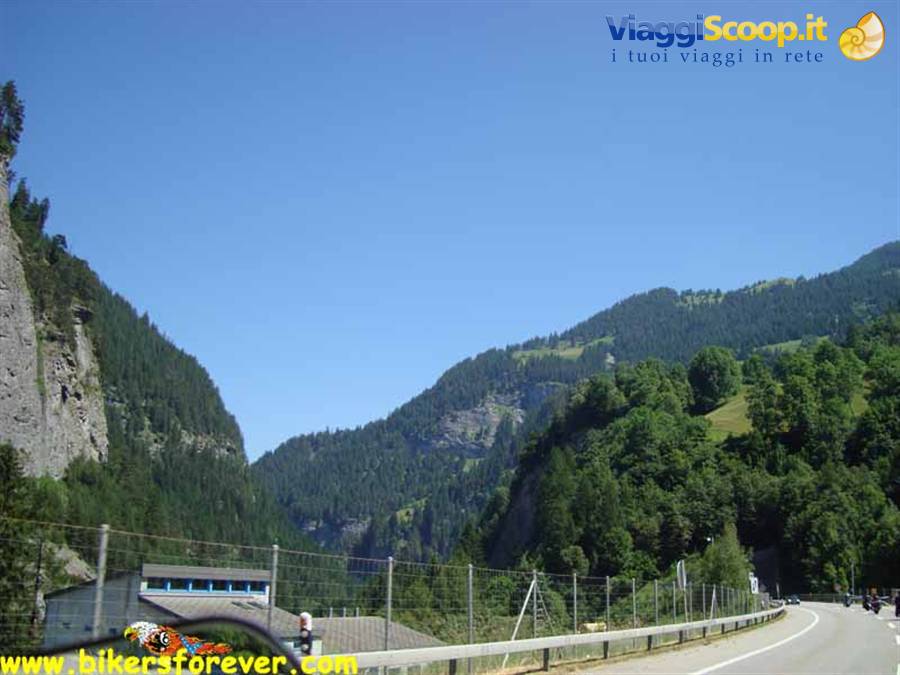 Verso Thusis