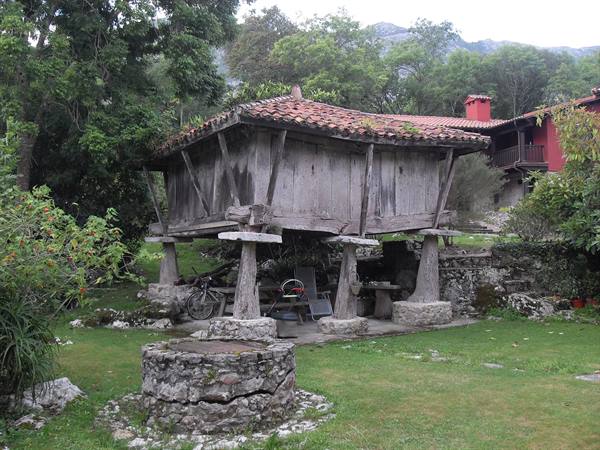 horreo...tipica costruzione