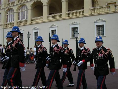 Ore 12: Cambio della Guardia