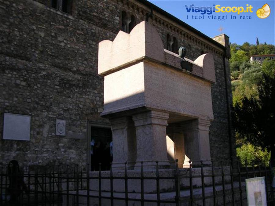 tomba del Petrarca