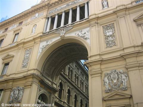 Galleria Umberto I, l'esterno