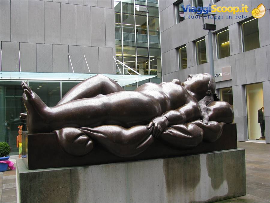 Statua