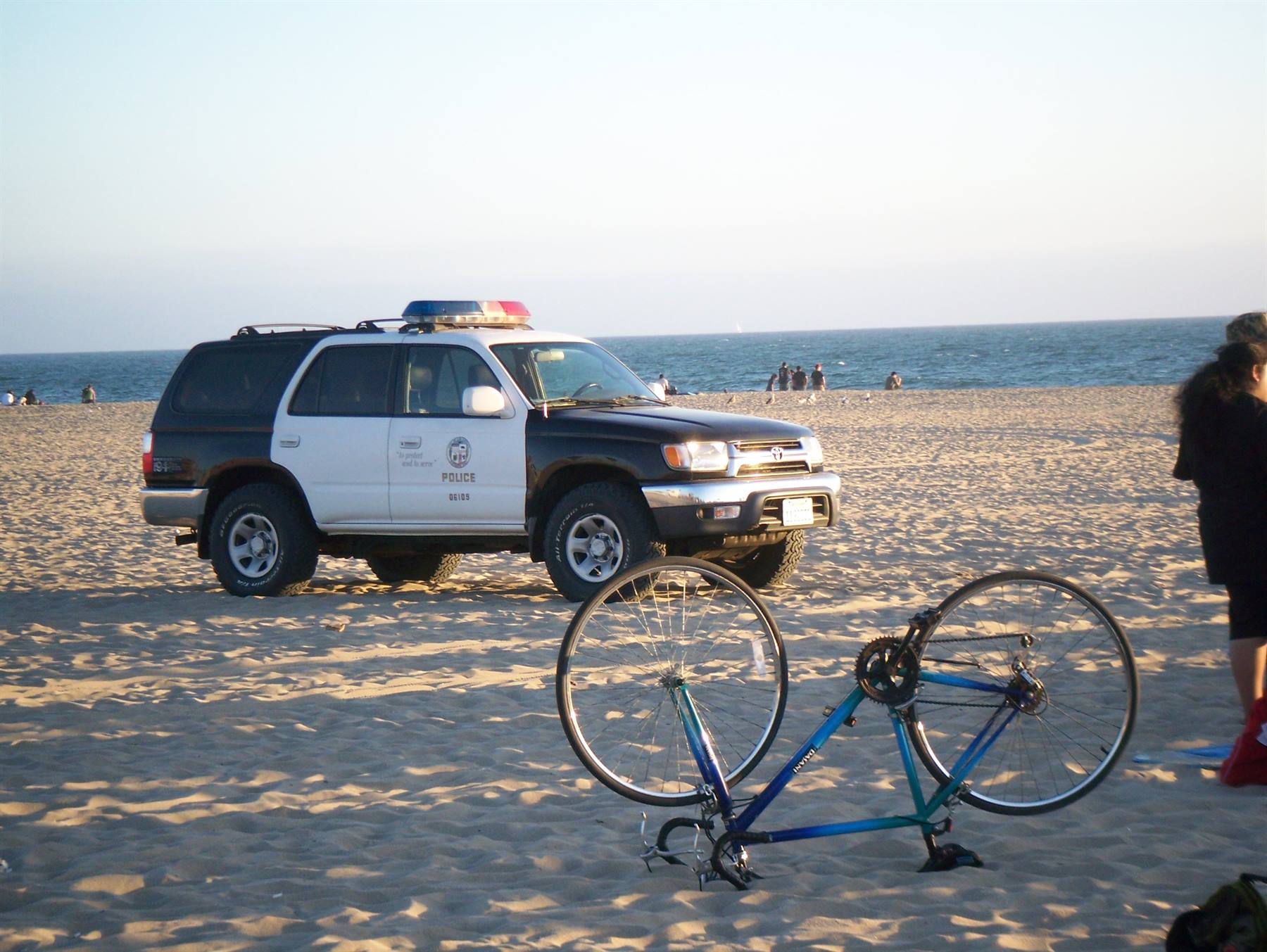 polizia in spiaggia
