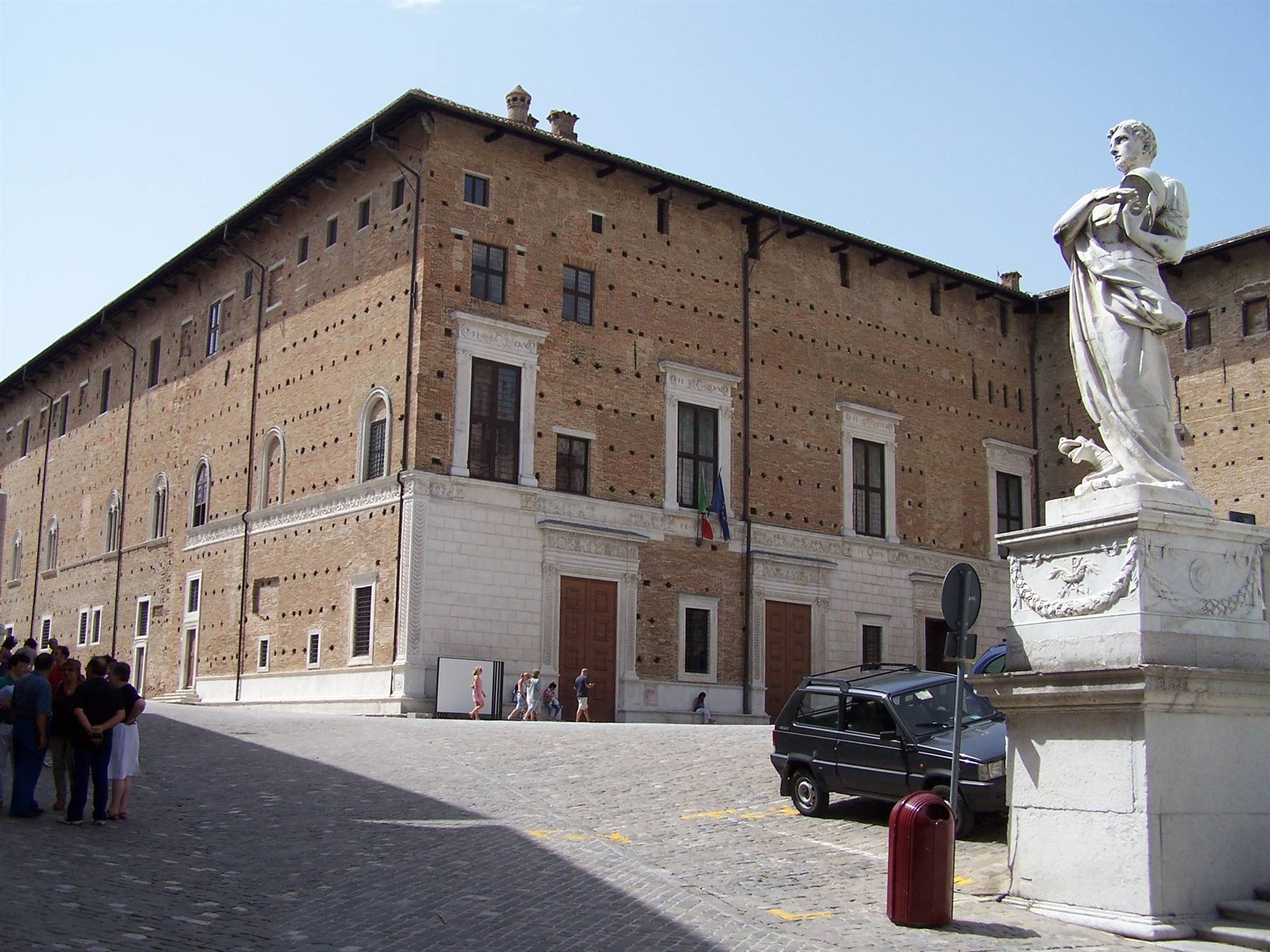 Urbino, piazza dell'università