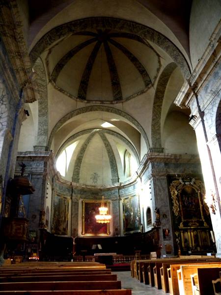 Briançon interni della chiesa