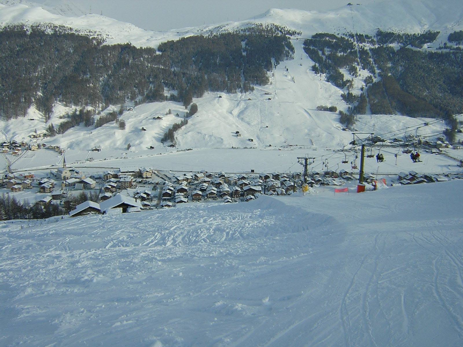 LIVIGNO VISTA DALL'ALTO DI UNA PISTA DA SCI...