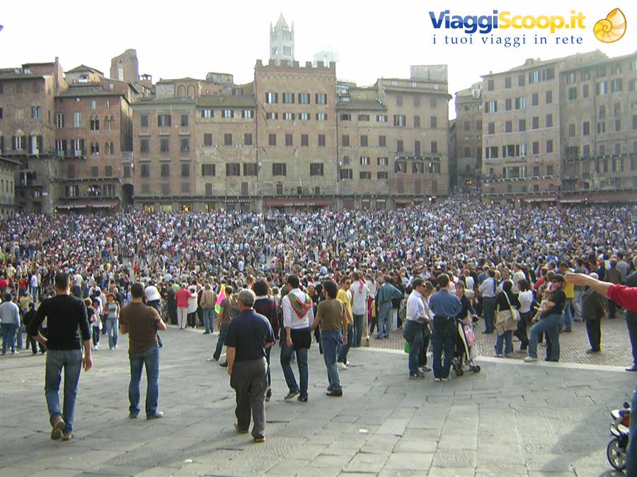 ESTRAZIONE PER IL PALIO A PIAZZA DEL CAMPO